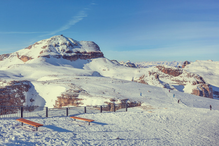 高雪山的冬景图片