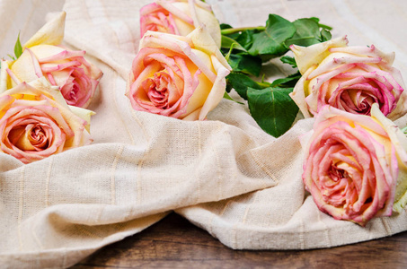 粉红玫瑰的桌布