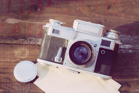 仿古复古的木椅上图片-仿古复古的木椅上素材-仿古复古的木椅上插画-