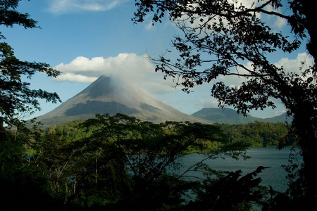 阿雷纳尔火山的看法