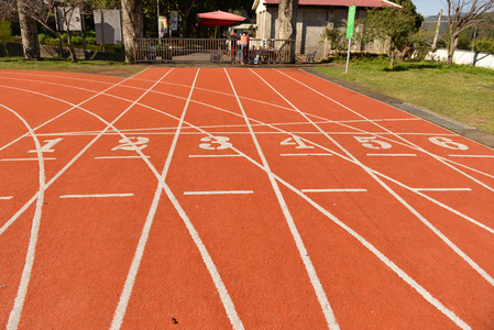学校操场背影图片-学校操场背影素材-学校操场背影插画-摄图新视界