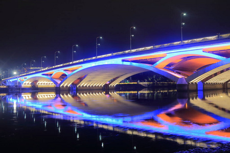 解放桥夜景观桂林中国图片