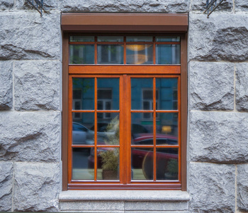 建筑与现代木制窗口
