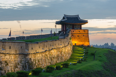 在韩国水原华城的夕阳