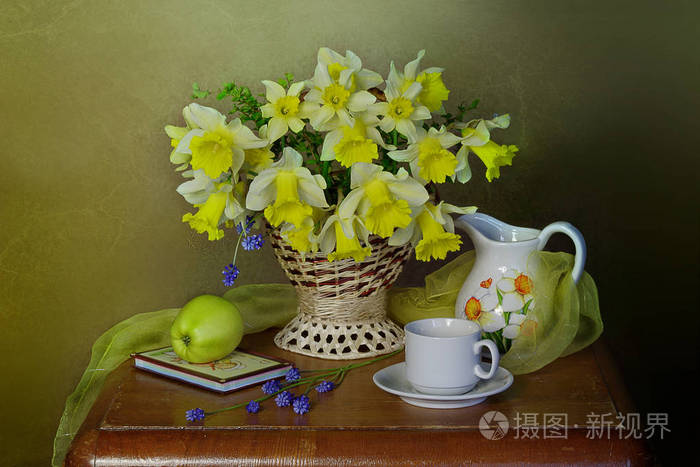 静物与水仙花插在花瓶里照片 正版商用图片0pncwk 摄图新视界 静物与水仙花插在花瓶里照片 正版商用图片0pncwk 摄图新视界