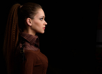 女肖像侧面图片