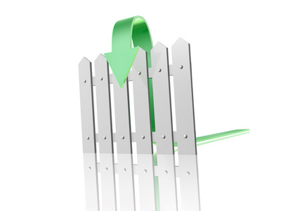 绿色箭头和篱笆上白色反光背景图片