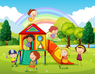 孩子们在操场上在公园里玩照片