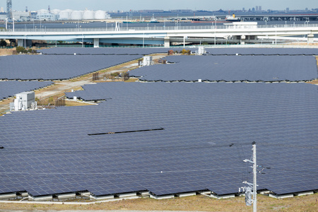 现代的太阳能电池板