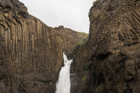 冰岛的瀑布景区图片