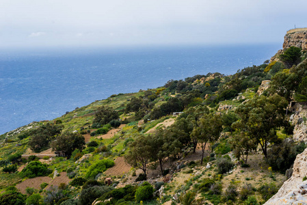 马耳他的鼎力悬崖和地中海的照片