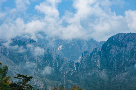 大山云雾自然背景