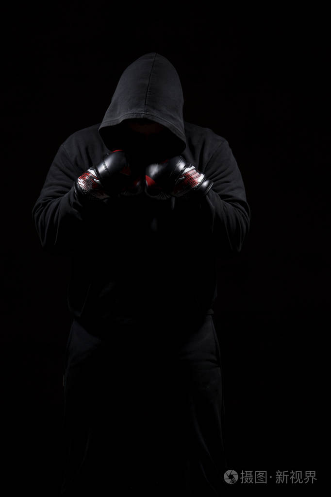 黑色背景黑色帽衫男性成人拳击与格斗行业的高分辨率图像概念