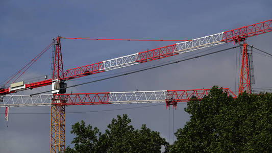 比利时安特卫普建筑工地上的起重机