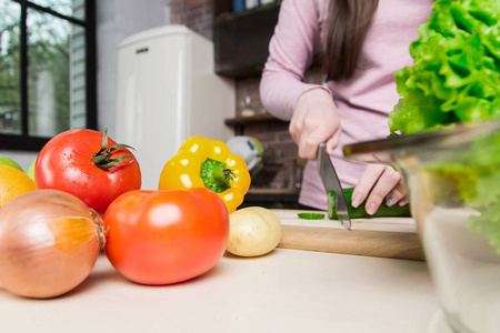 厨师烹饪沙拉图片