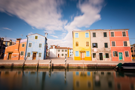 色彩缤纷的房子，在意大利威尼斯布拉诺