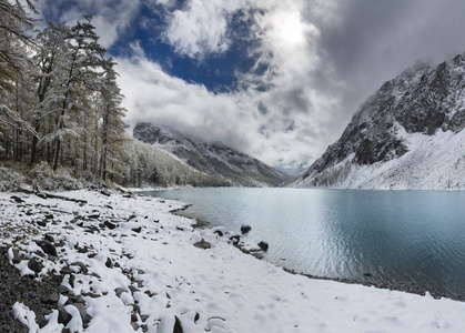 雪冬山湖一大早，俄罗斯 西伯利亚 阿尔泰山 丘亚岭