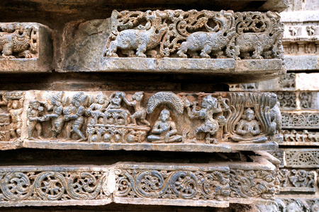 情节的 Bhakta 帕拉拉达是 totured 在许多方面 Kedareshwara 寺庙, Halebidu, 卡纳塔, 印