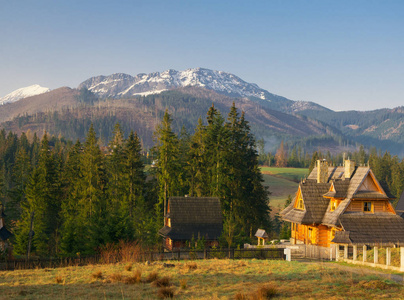 农村木房子图片-农村木房子素材-农村木房子插画-摄图新视界