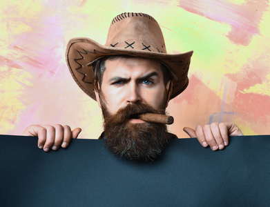 欧美猛男大胡子野蛮白种人时髦牛仔照片