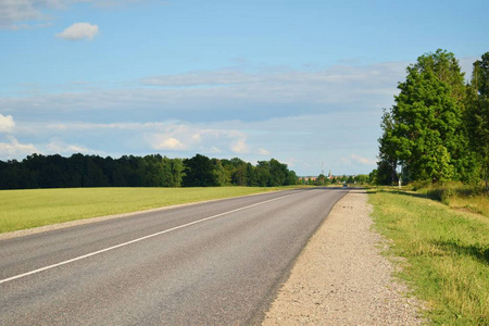 前方的道路带我去某个地方