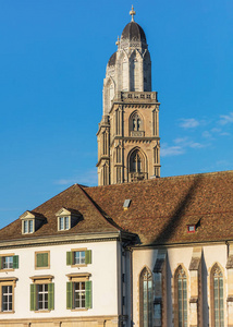 塔格罗斯大教堂并且水教会的门面的部分在苏黎世, 瑞士的城市