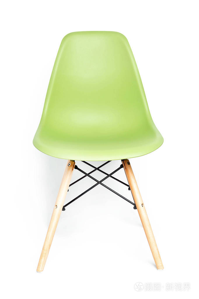绿色现代椅子与木腿隔绝在白色背景上