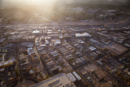 从拉斯维加斯内华达州的街道屋顶和房屋看城市郊区社区的鸟瞰图