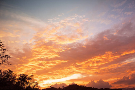 暮光之城天空与云彩图片