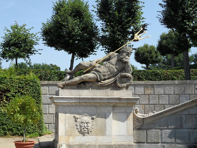海王星的雕像图片