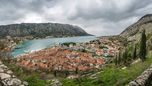 黑山 Kotor 古城民居全景