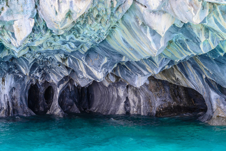 卡雷拉湖大理石洞穴智利