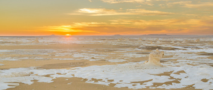 埃及沙漠。日落。日出