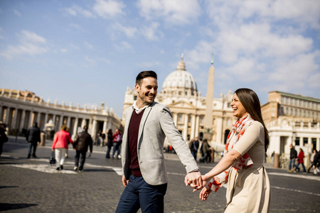 幸福的夫妇在罗马
