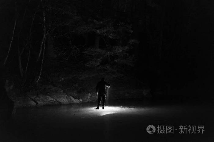 漂亮的强光束.美丽的抽象照片.平静, 和平和神秘的形象