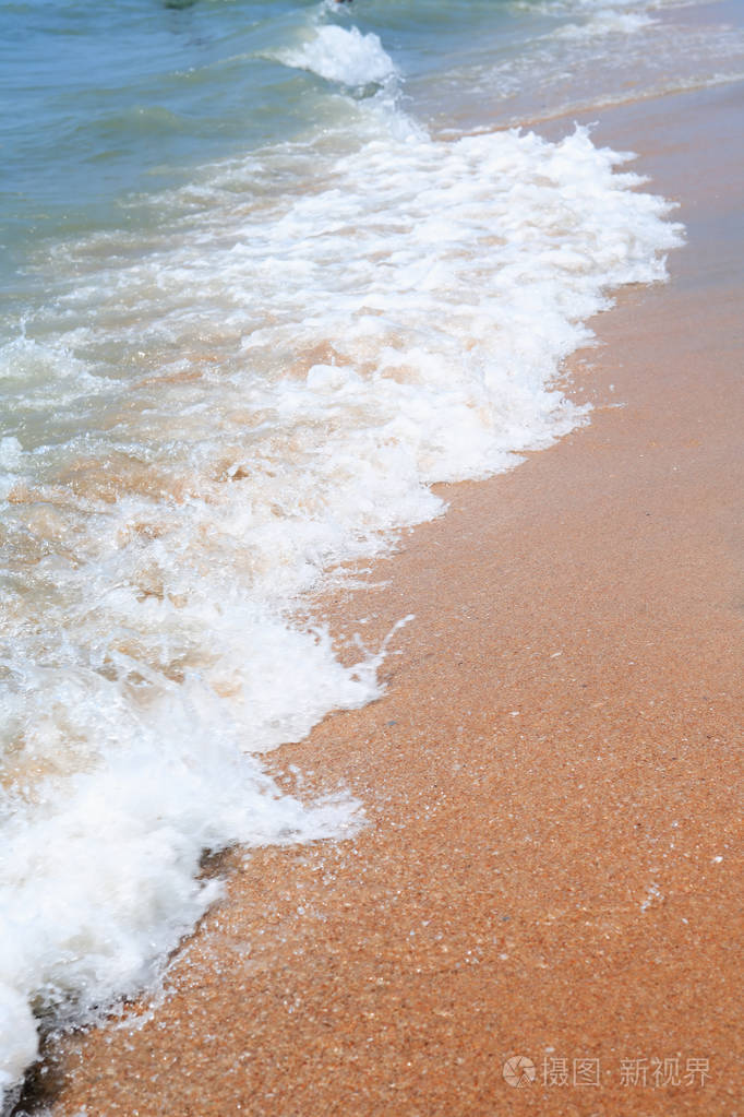 海滩上的海浪