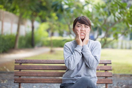 女人有牙痛 coppy 空间