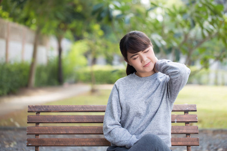 女人有颈部疼痛