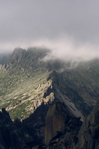 山在 Ergaki 与云彩