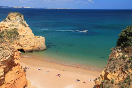 葡萄牙大西洋海岸景观在阿尔加维地区。Pinhao 沙滩