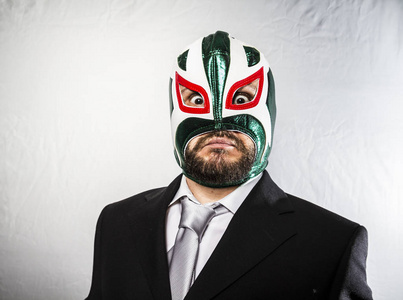 愤怒的商人戴着面具的墨西哥战斗机照片