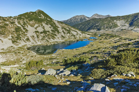 惊人的景观与 Chairski 湖，皮林山，保加利亚