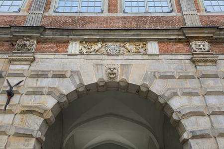 第十六世纪绿门, 格但斯克, 波兰。门是由安特卫普市政厅启发的。它位于长的市场 Dlugi Targ 和河之间 Motlaw