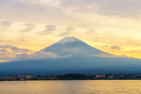 富士山在夕阳