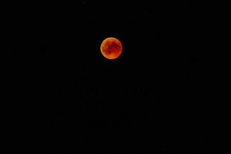 没有直接的阳光会导致明亮的红色 bloodmoon