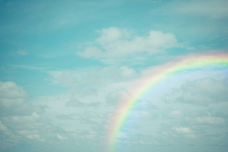Cloudscape 彩虹蓝天白云与七彩彩虹在天空中使用壁纸背景, 工艺在复古风格