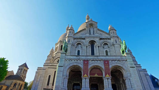 法国巴黎蒙马特大教堂外墙建筑的电影观