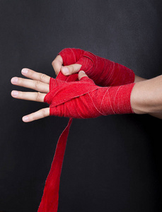 拳击手套用手保护胶带的卷绕阶段