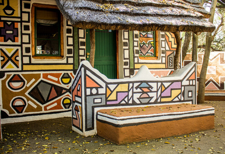 非洲巴尔看起来像现代波西米亚风格别致的传统民族部落恩德贝莱风格的房子