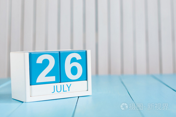 七月二十六日。 图片7月26日木制彩色日历在白色背面